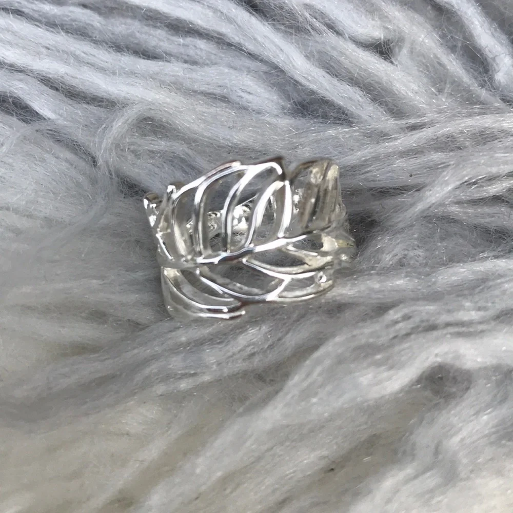Silver Openwork Leaf Ring